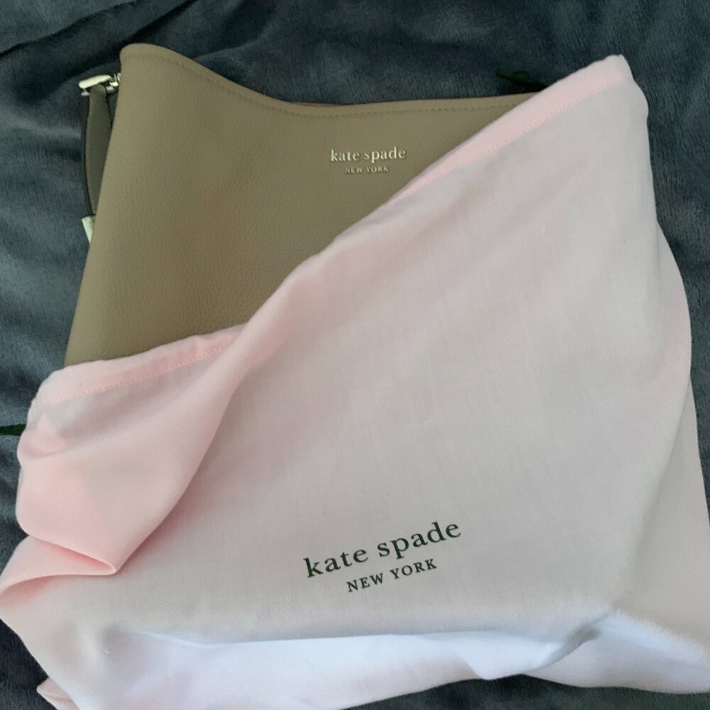 Kate Spade New York Beige Multi River Large Bucket Bag - Picture 4 of 16
